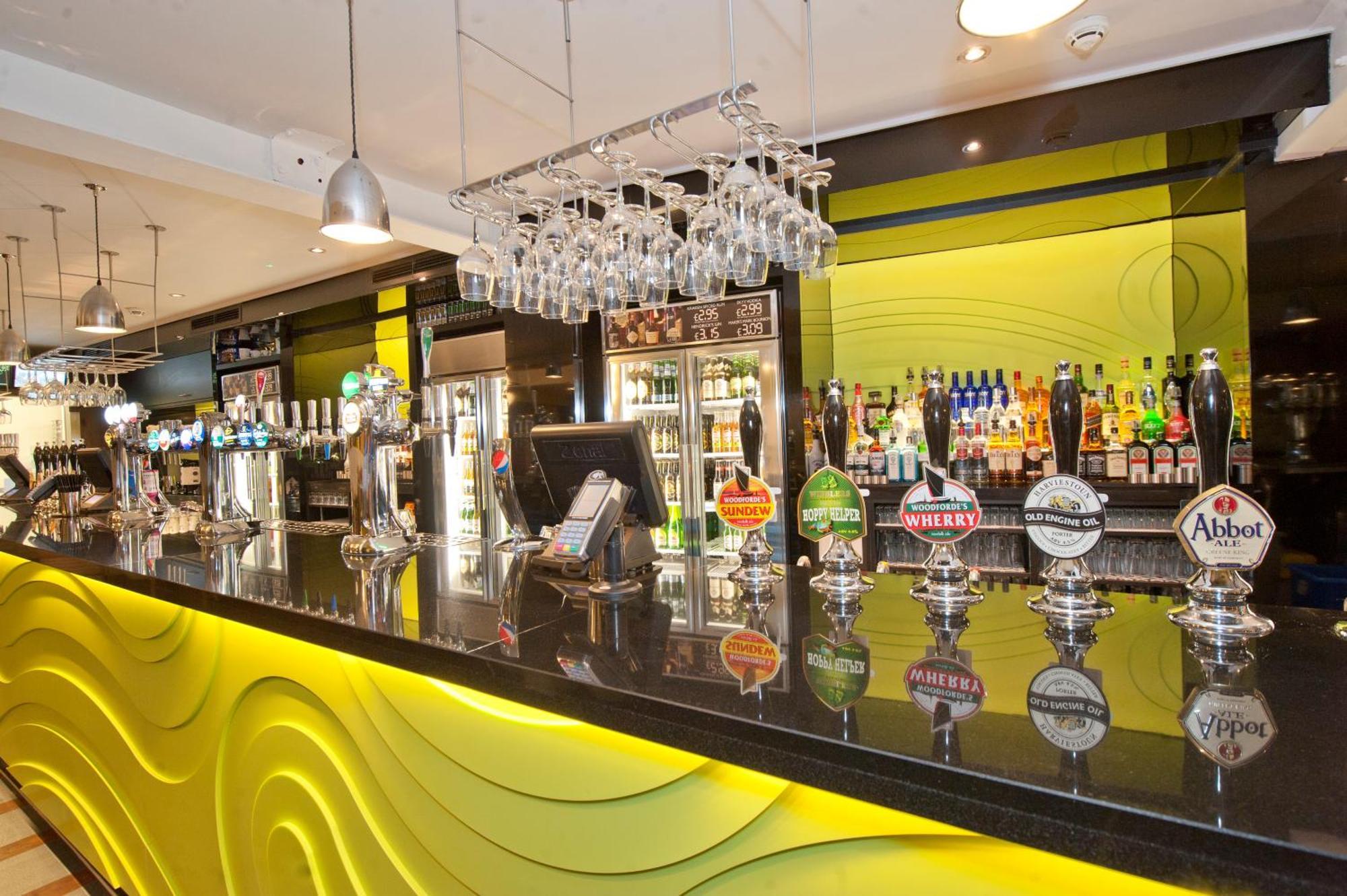 The King'S Head Hotel Wetherspoon เบกเคิลส์ ภายนอก รูปภาพ