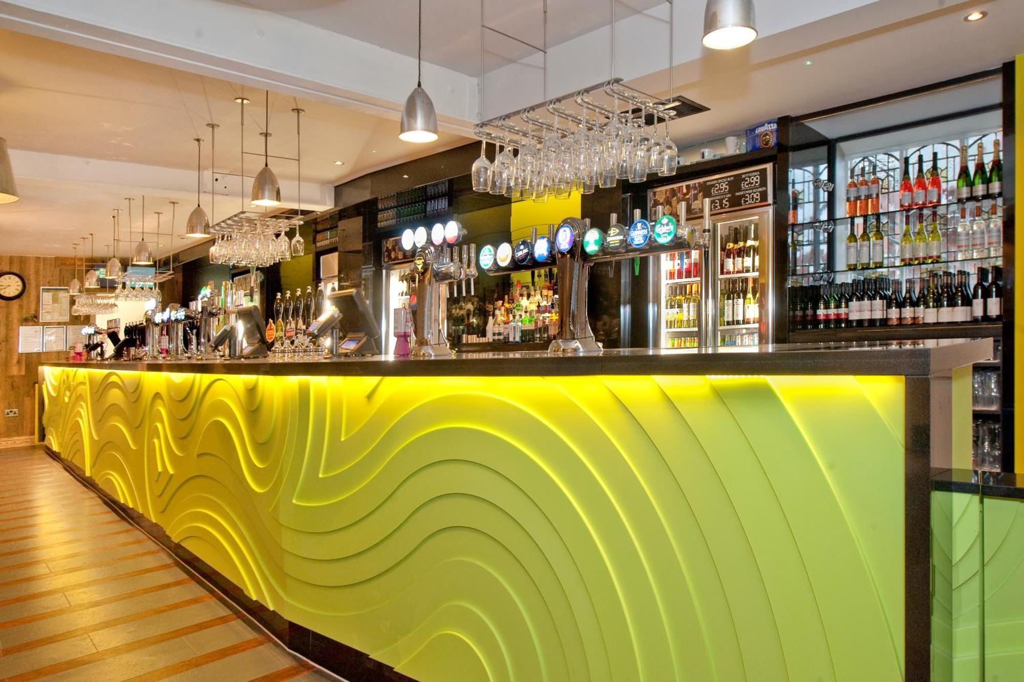 The King'S Head Hotel Wetherspoon เบกเคิลส์ ภายนอก รูปภาพ