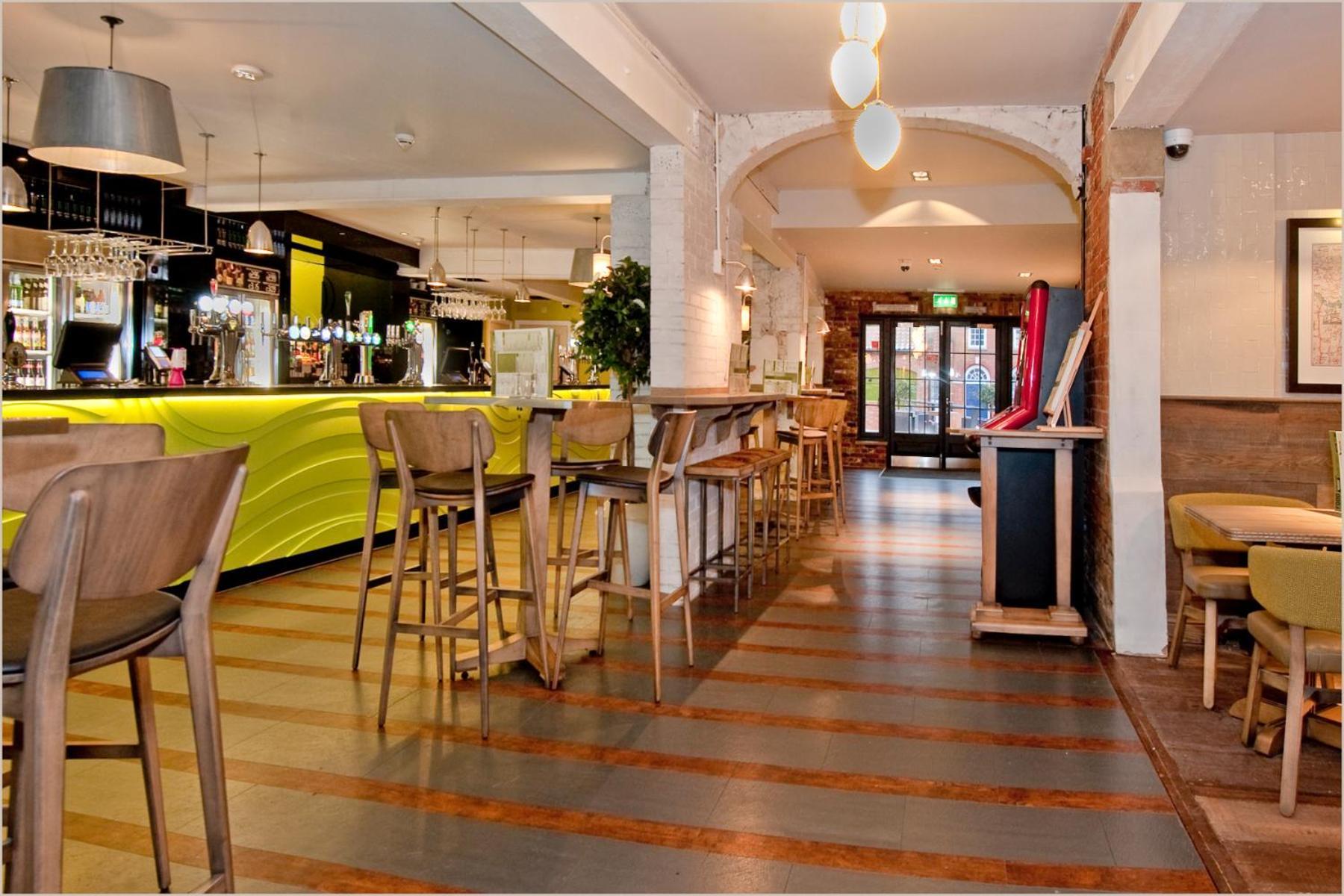The King'S Head Hotel Wetherspoon เบกเคิลส์ ภายนอก รูปภาพ