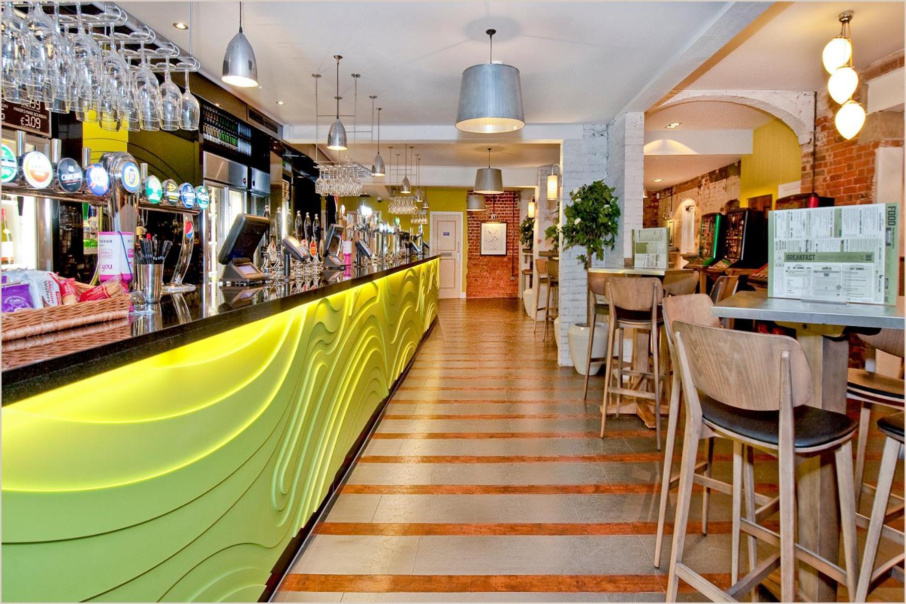 The King'S Head Hotel Wetherspoon เบกเคิลส์ ภายนอก รูปภาพ