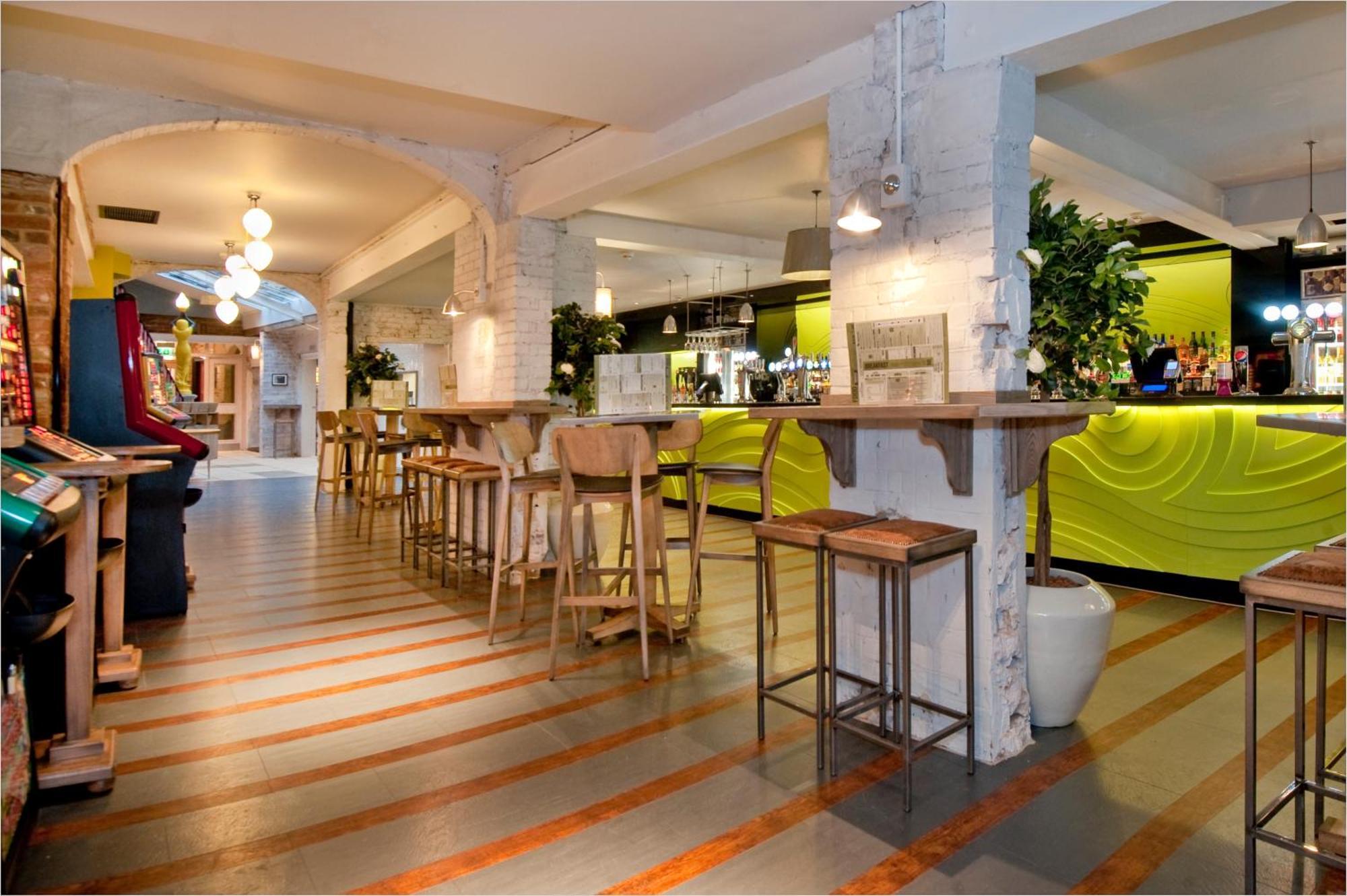 The King'S Head Hotel Wetherspoon เบกเคิลส์ ภายนอก รูปภาพ