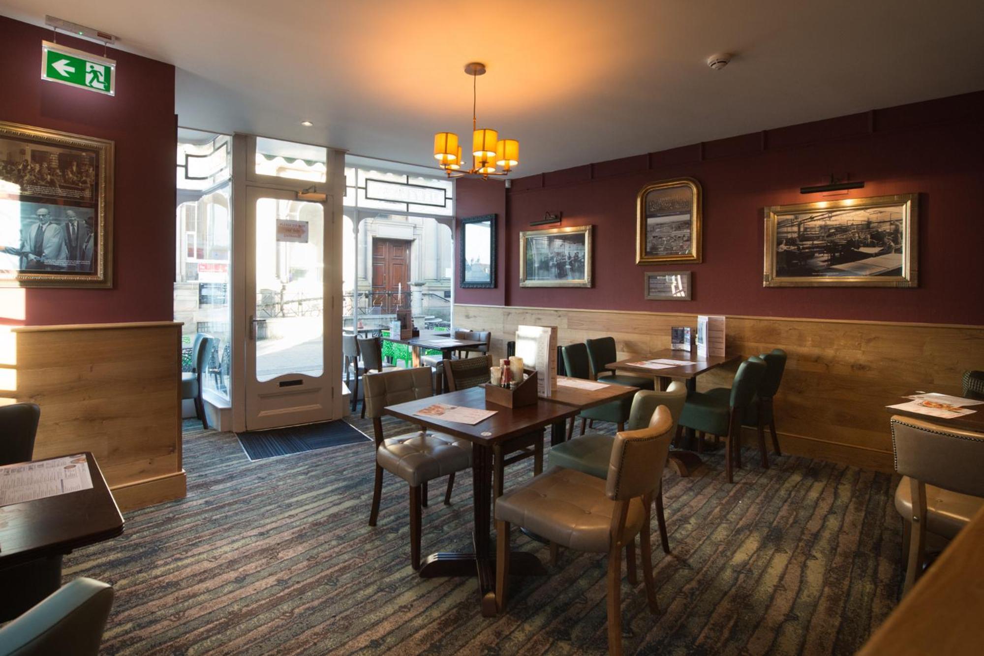 The King'S Head Hotel Wetherspoon เบกเคิลส์ ภายนอก รูปภาพ